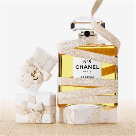 chanel christmas set 2021|Explore Wonderful CHANEL Gifts for the Holidays.